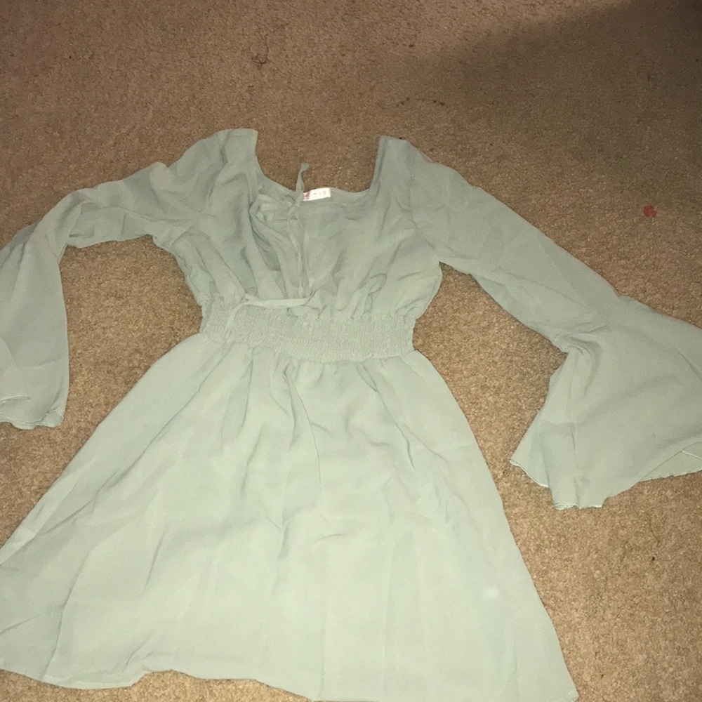 DRESS DOES NOT EXSIT ANYMORE SIZE SMALL CHEAP COME AND GET IT!!!!!!!👗👍